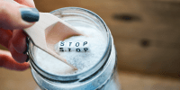 Comer muito sal faz mal: saiba como evitar o excesso de sal no organismo