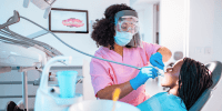 Cuidar dos dentes na pandemia: seu sorriso saudável por trás da máscara