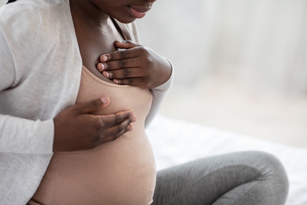 Mãe mostra que sua barriga de grávida só apareceu duas semanas antes do  parto