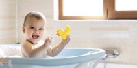 Banho em recém-nascido: saiba higienizar o bebê corretamente