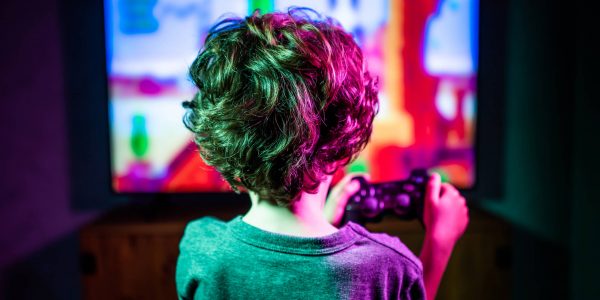 Uso de telas na infância: os impactos no desenvolvimento das crianças