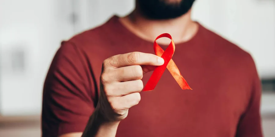 O que é HIV/aids: sintomas, tratamento e formas de prevenção