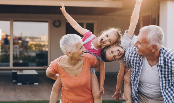Amizade e afeto: a importância da relação entre avós e netos
