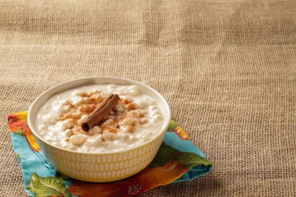 imagem de uma canjica doce sem lactose para festa junina