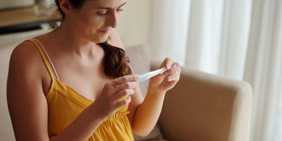 Como fazer teste de ovulação: passo a passo para usar e entender o resultado