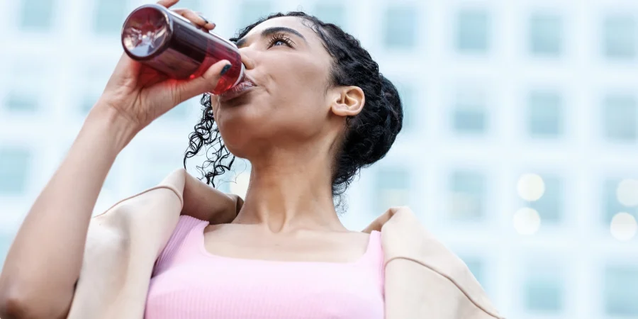 Energético: amigo ou vilão? Descubra o impacto da bebida no seu corpo