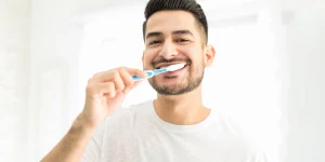 Cuidados diários com a saúde bucal: o que não pode faltar na sua rotina