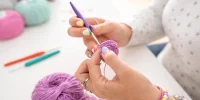Crochê para iniciantes: benefícios da prática e como começar